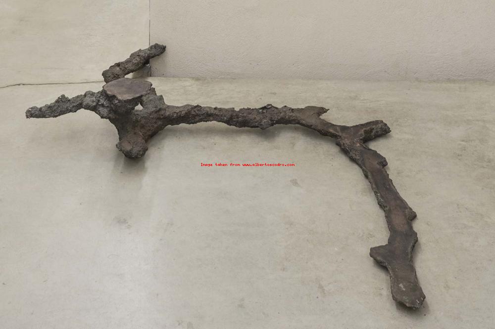 On the floor:
MOLE#2 (Ciupinara) (A.P) 2015
Bronze
18 x 117 x 100 cm.