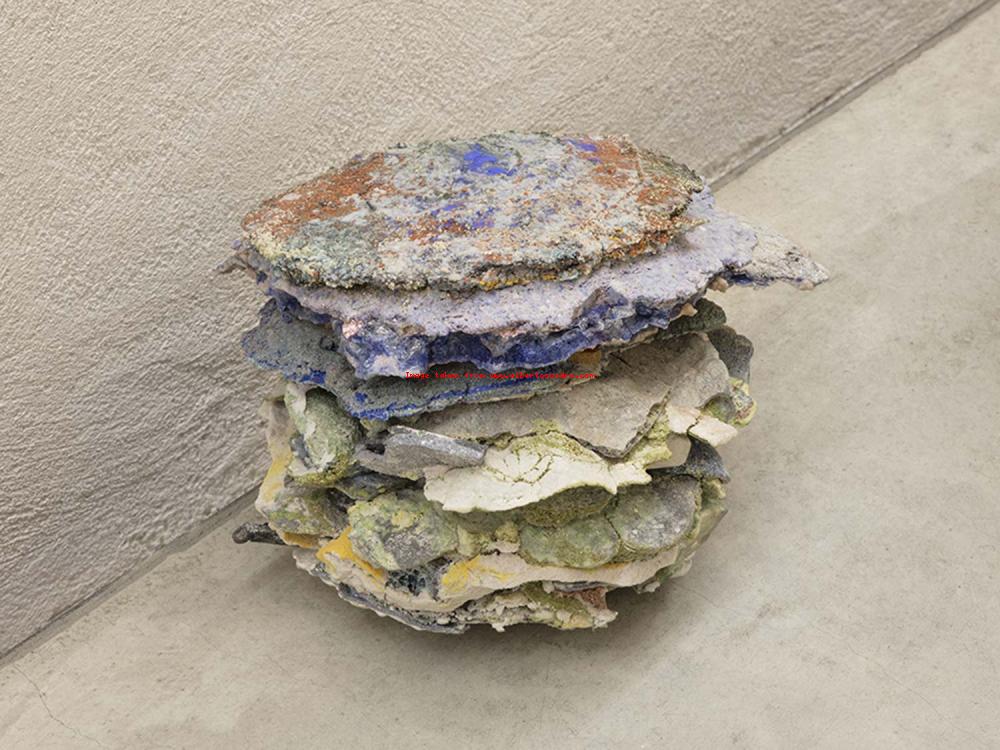 UNTITLED OWL#1 2015
Sands, silice, alluminuum, oxids, 
20 x 28 x 27 cm.